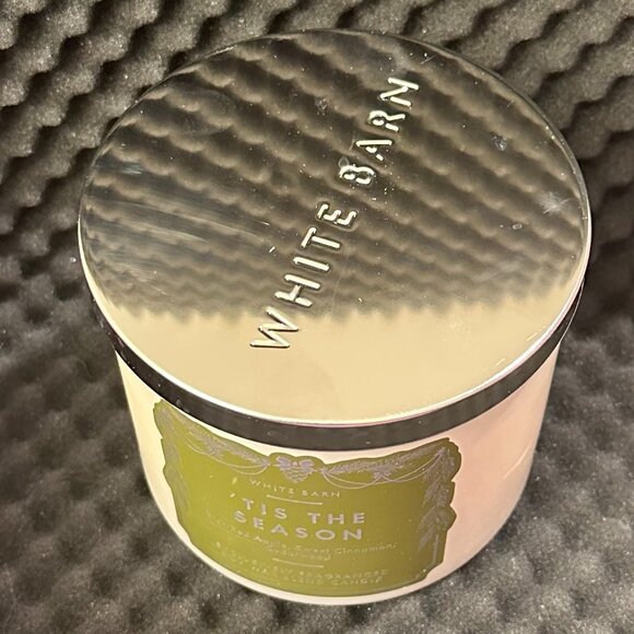 White Barn 'Tis The Season 3-Wick Candle - Picture 4 of 6